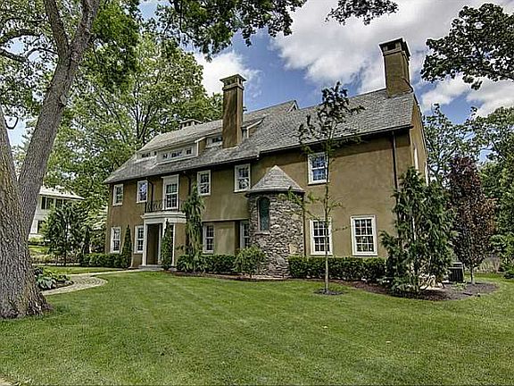 2nd image of 123 Blackstone Blvd