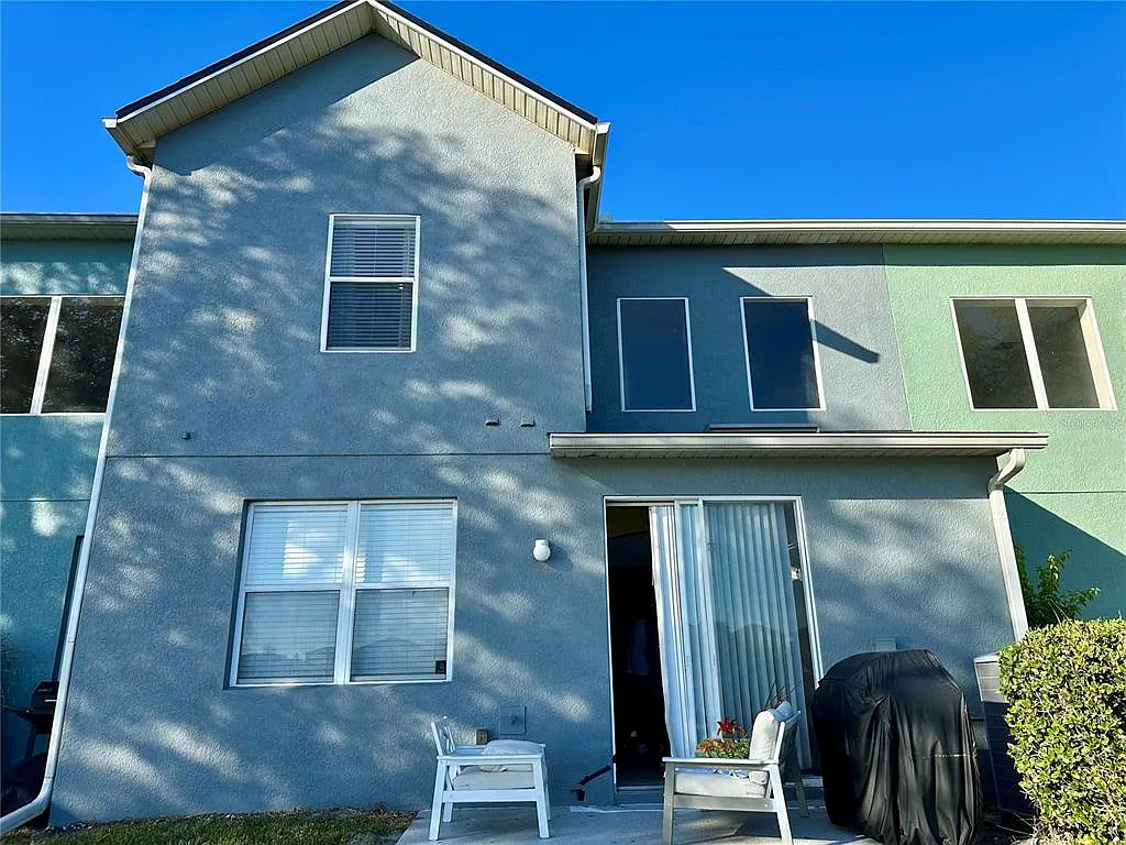 3 bed, 2.5 bath, 1721 sqft, $2,400 — Photo 3