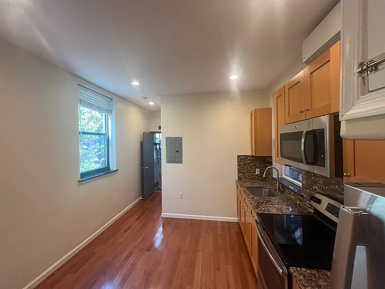 117 N 21st St #2-R — Photo 7