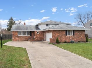 8533 Oxford Dr, Strongsville, OH 44149