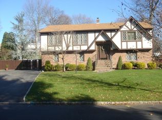 8 Roosevelt Ave, East Hanover, NJ 07936