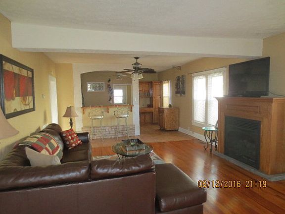 2nd image of 400 W Cherry St