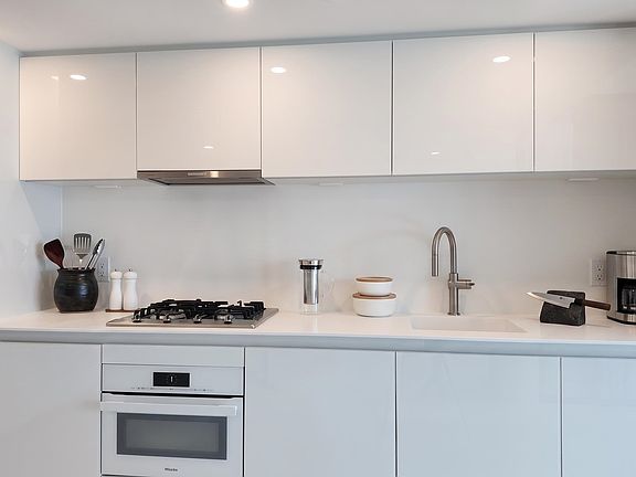 5th image of 1033 Nelson St #2601