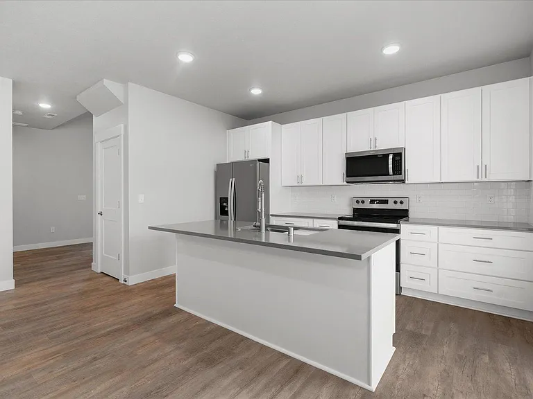 622 W 6th St — Photo 21