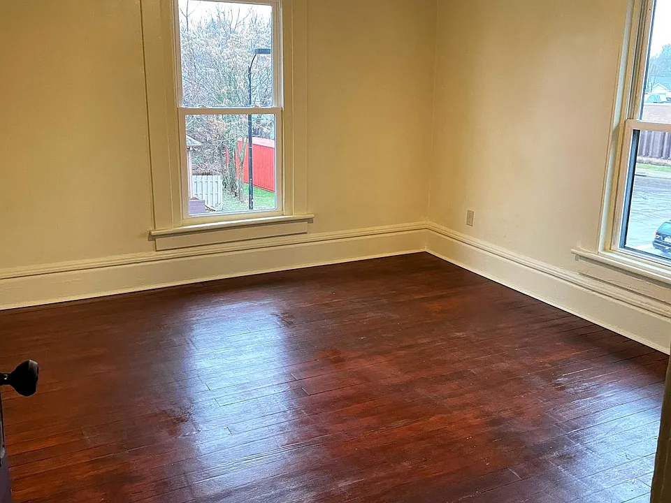 889 N Main St #3