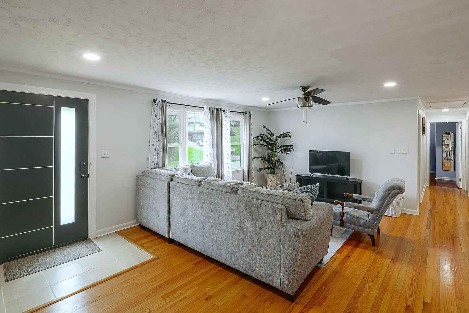 3 bed, 2.0 bath, 1765 sqft, $5,163 — Photo 4