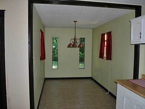 5th image of 301 Log Cabin Ln