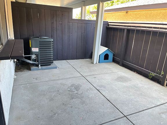 2nd image of 2555-2545-2559 White Oak Pl #2555UNITB