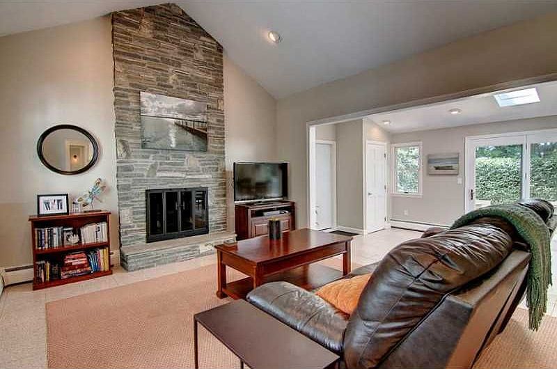 2nd image of 4 Kirkbrae Dr