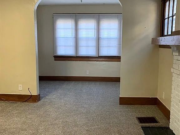 4th image of 154 W Hudson Ave #1