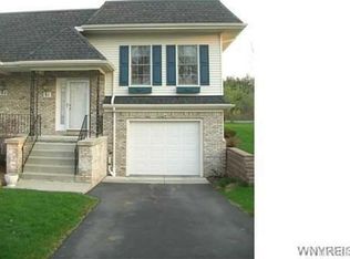 61 Park Lane Ct, Buffalo, NY 14221