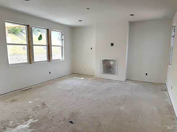 5th image of 2531 E 3rd
