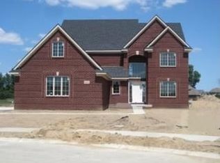 54873 Brentwood Dr, South Lyon, MI 48178
