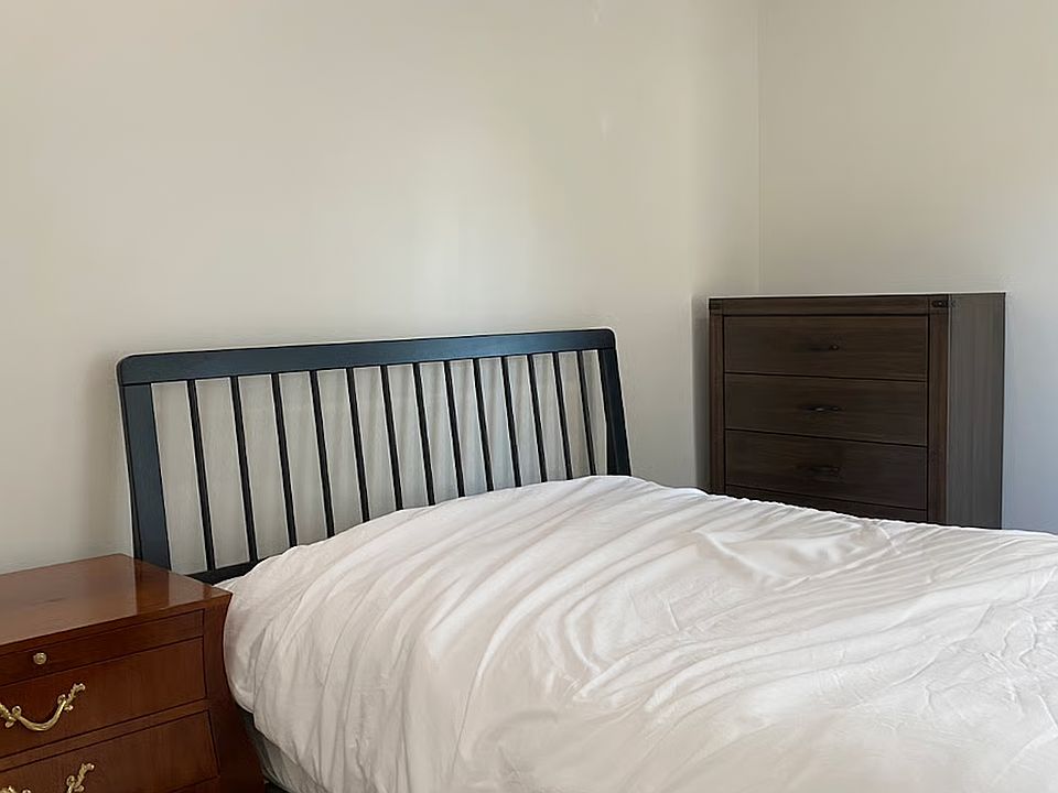 1st image of 175 E Villa St Room 2