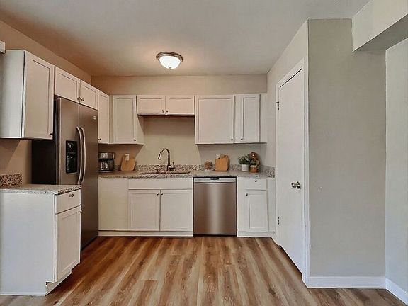 5th image of 11415 Corrington Ave