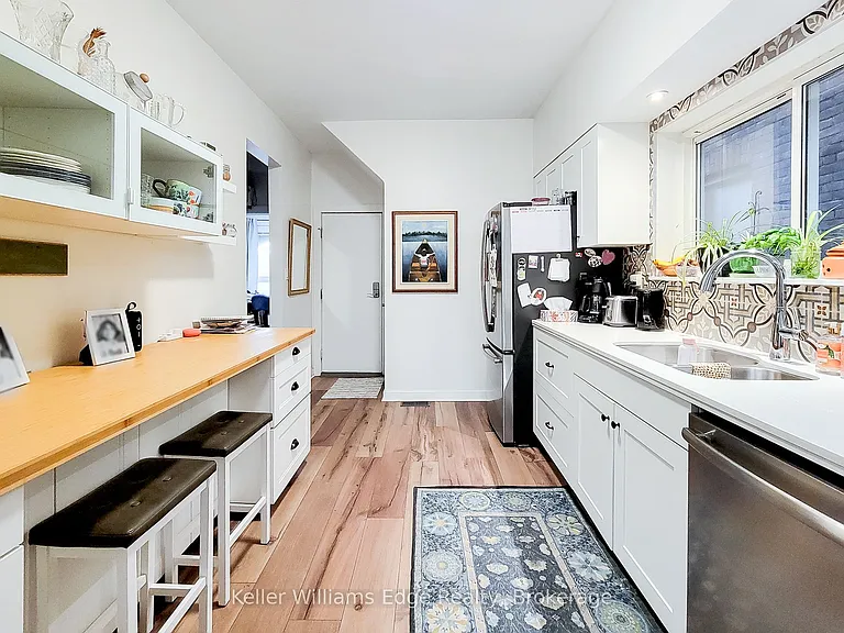 64 Locke St N #2 — Photo 8