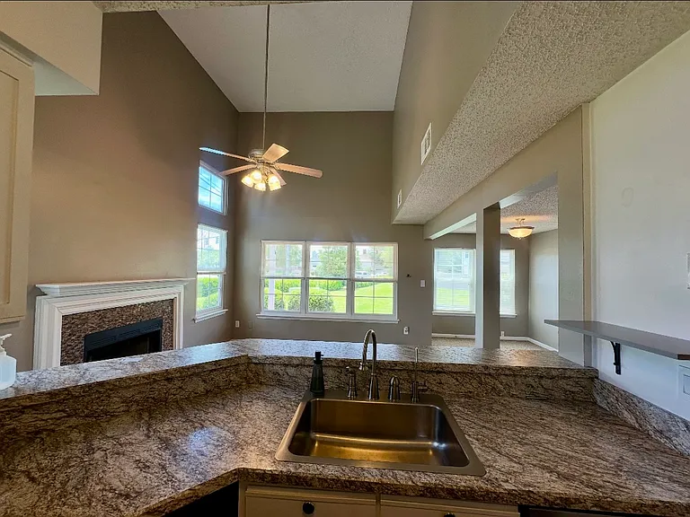 4044 Laurel Green Cir — Photo 11