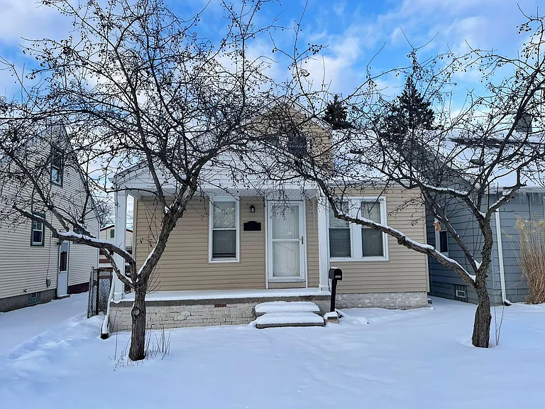 1520 Gregory Ave — Photo 2