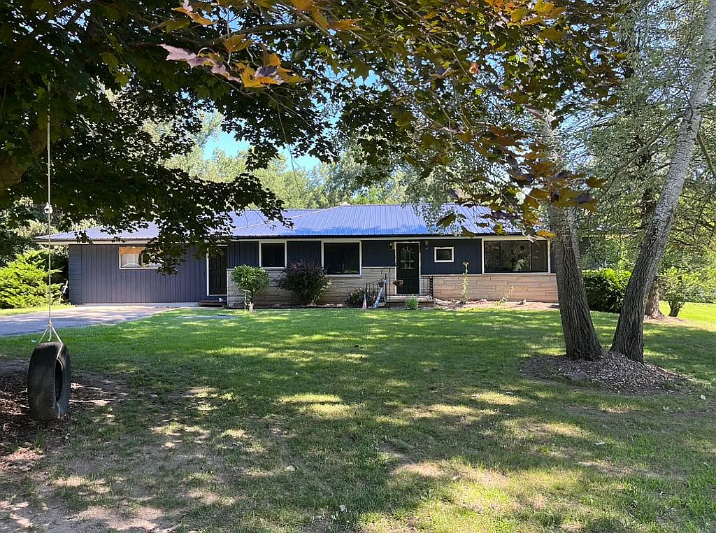 9142 Lawrence Hwy photo 1