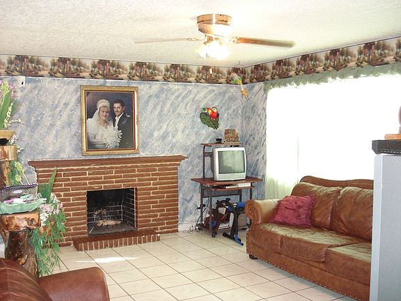 Working Fire Place In Living Area