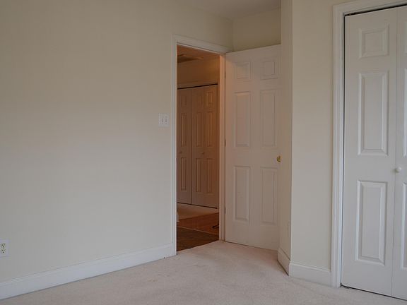 4th image of 4319 Mill Pond Dr #7