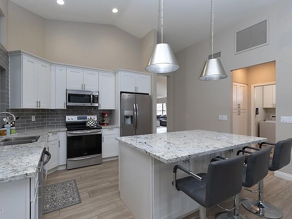 9822_E_Wood_Dr_10  Copy