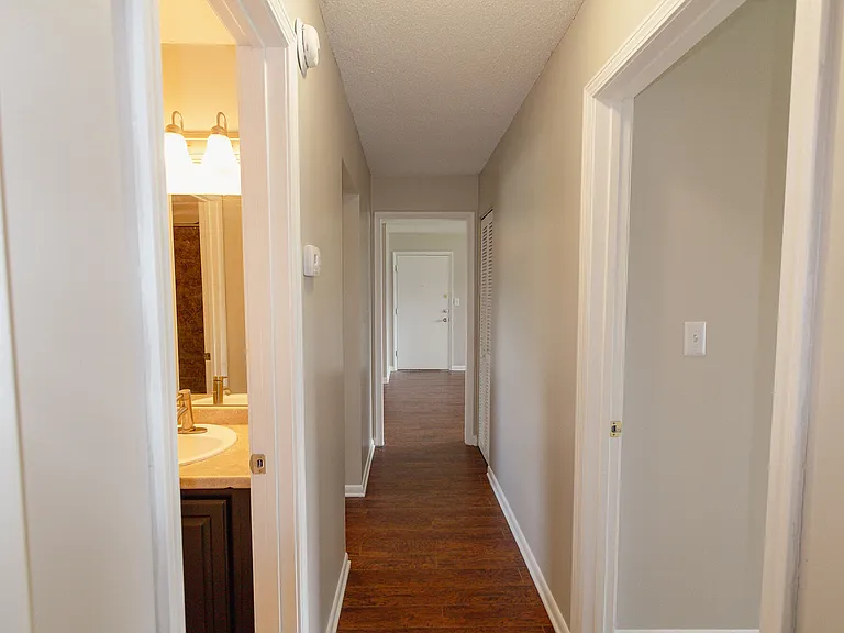 Juniper Row — Photo 31