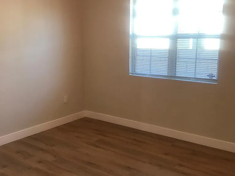 6433 Gentry Ave — Photo 17