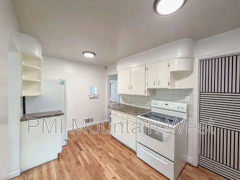 872 N Main St #A — Photo 6