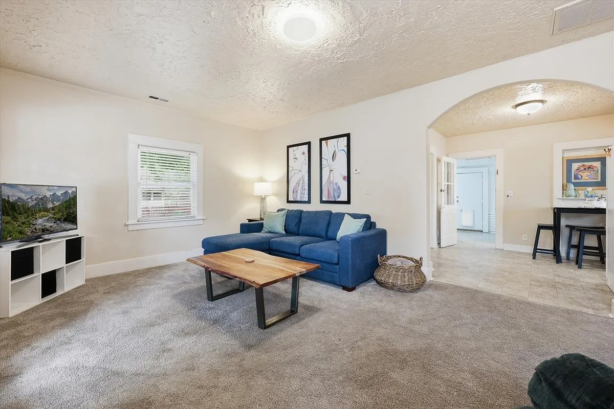 2 bed, 1120 sqft, $2,500 — Photo 2