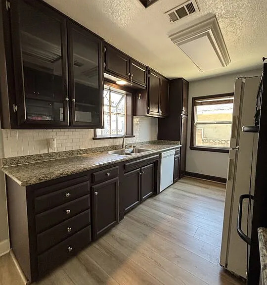 417 N Citrus St — Photo 16