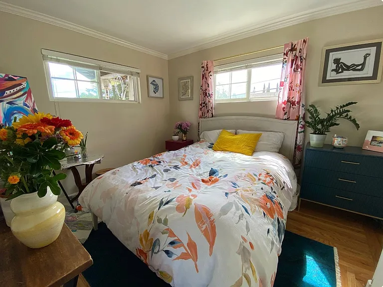 912 Fremont Pl — Photo 3