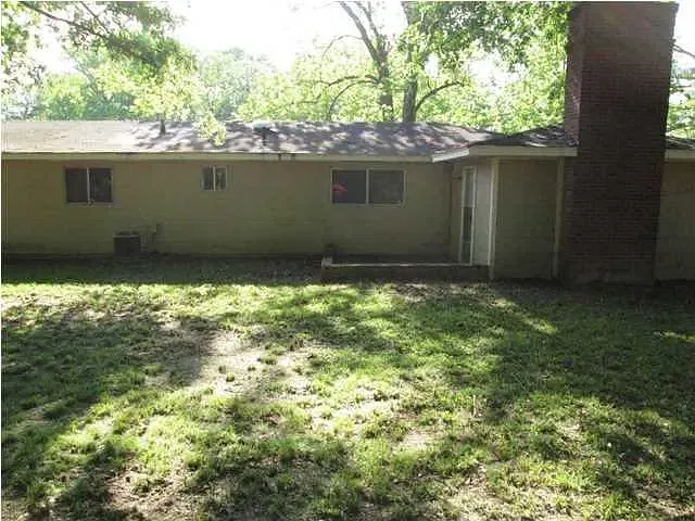 4 bed, 1.5 bath, 1762 sqft, $1,450 — Photo 2