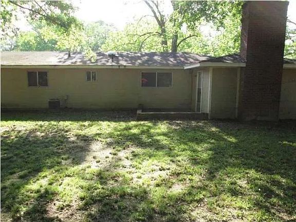 2nd image of 2920 Kentwood Dr