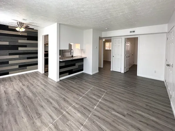 3238 Charlotte Ct APT B, Alton, IL 62002