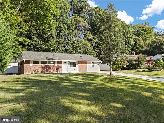 3rd image of 7322 Essex Ave
