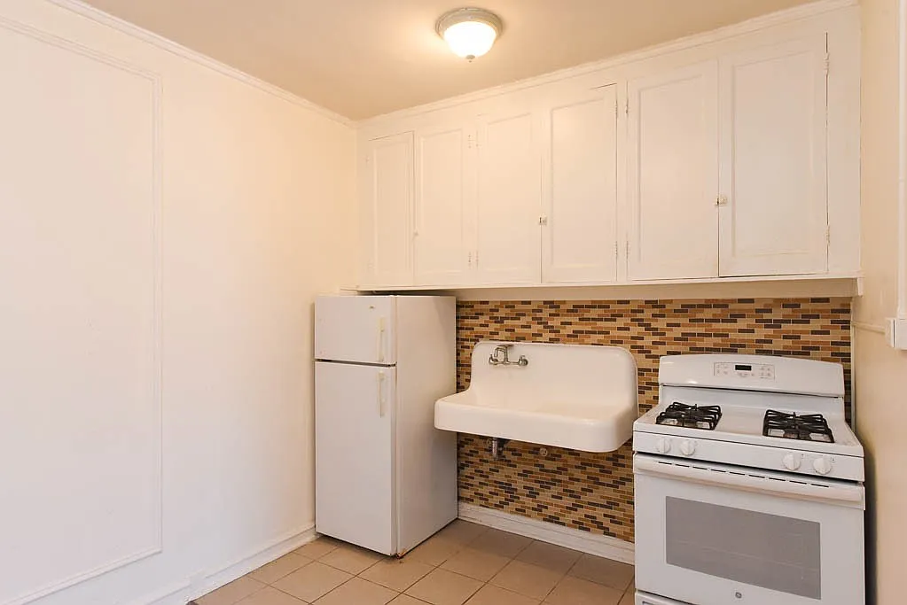 Amazing Studio, 1 Bath at Elmdale + Broadway (Edgewater) — Photo 4