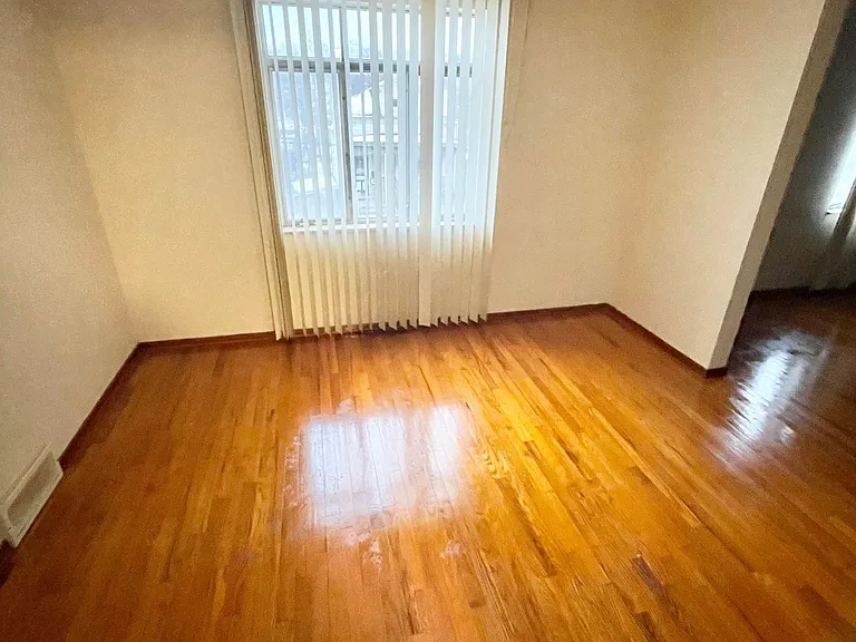 225 Alries St — Photo 6