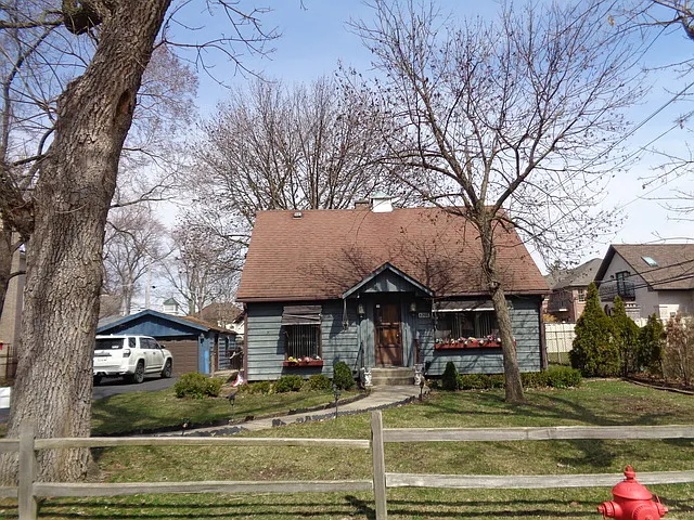 8206 W Gunnison St photo 1