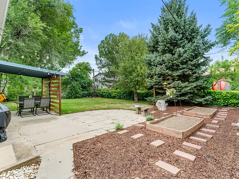 1037 Cypress Dr — Photo 11