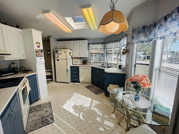 4th image of 2113 Hollowridge Dr