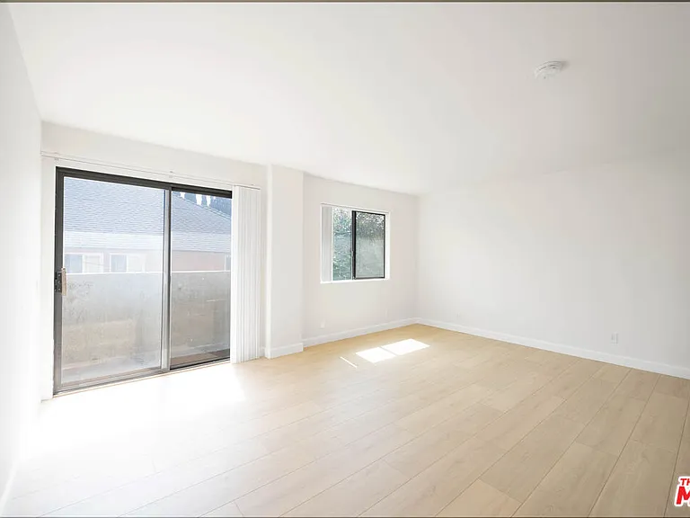 5327 Lexington Ave #B — Photo 13