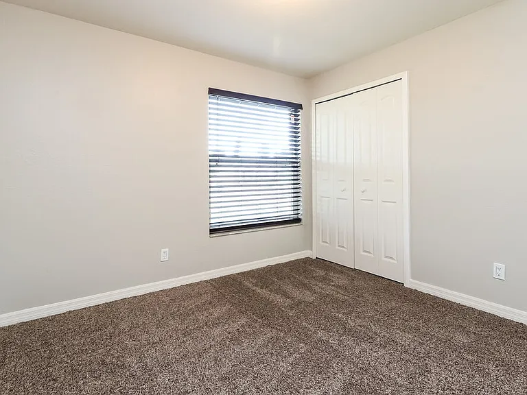 1414 NE Van Loon Ln — Photo 10