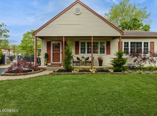 560 Innkeeper Ln, Toms River, NJ 08753