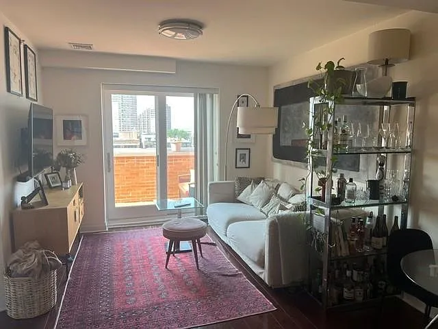 102 York Ave #8 — Photo 4