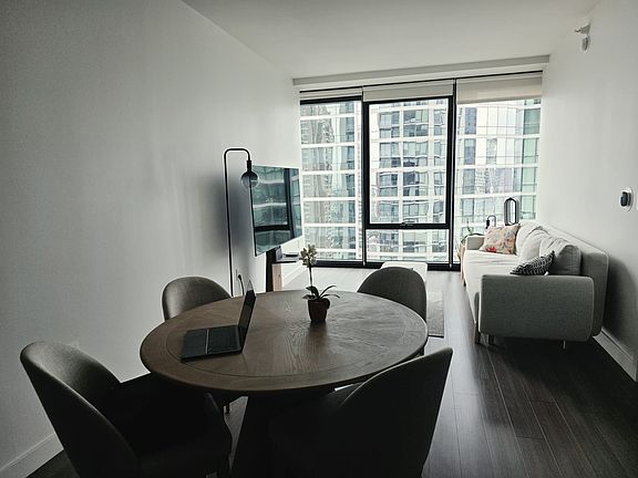 5th image of 1214 S Indiana Ave #2611