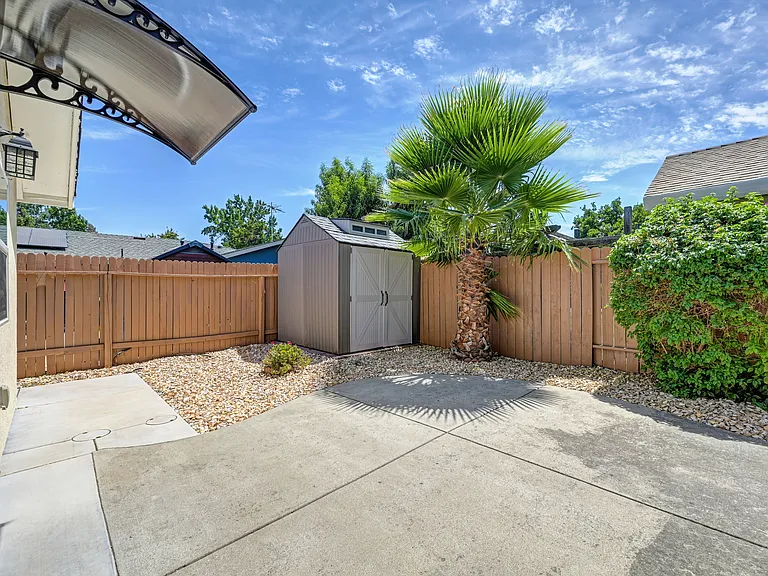 720 Donovan Ct — Photo 35