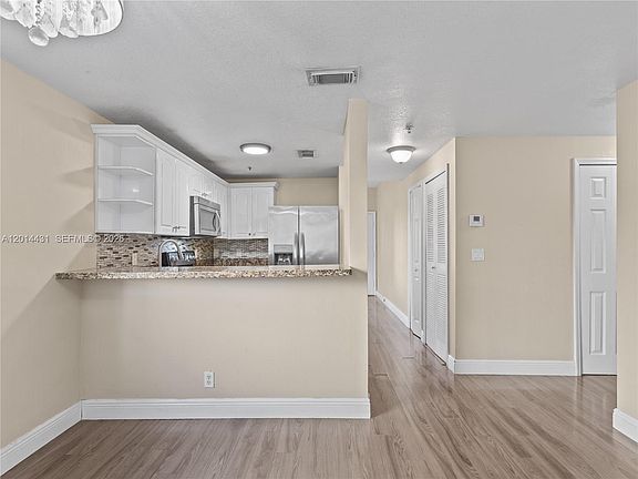 4th image of 9 E 4th St APT 102