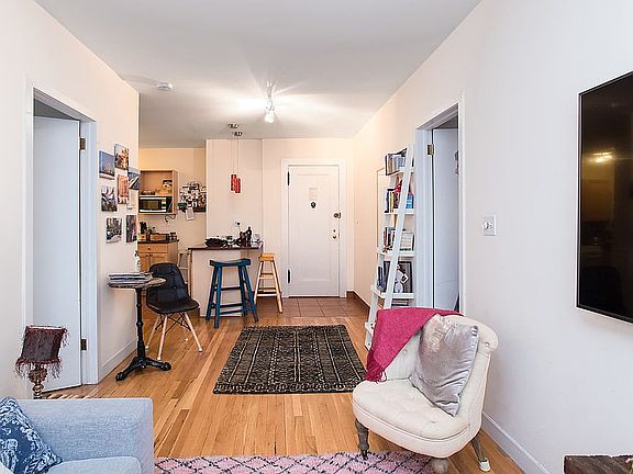 3rd image of 315 W 19th St APT 62