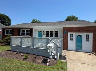 30 Holiday Dr, Hampton, VA 23669